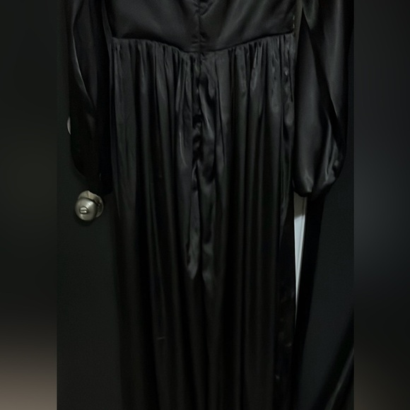 Black Plunge Neck Bishop Sleeve Gown - Picture 13 of 14